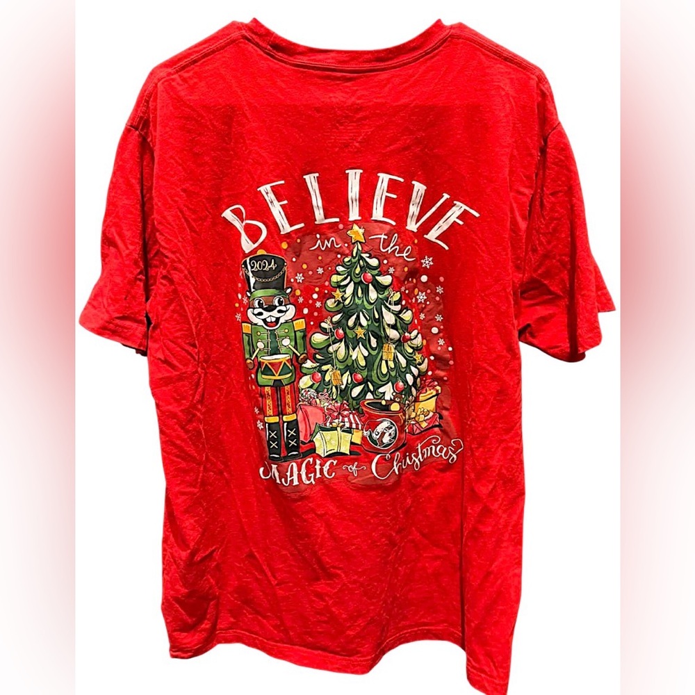 Buc-ee’s  Red Christmas Graphic Tee 2XL
